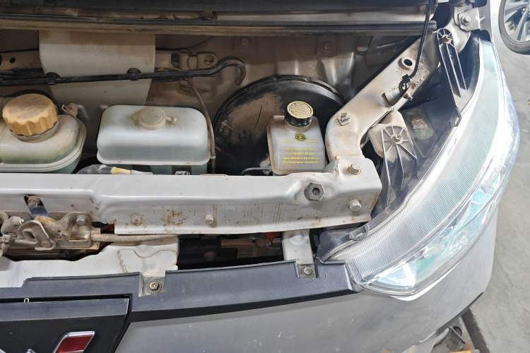Used Wuling EV50 2021 Van Logistics Vehicle - Huishitong Penghui 43.2kWh Inovance 2nd-Generation Electric Control System Engine Bay Left