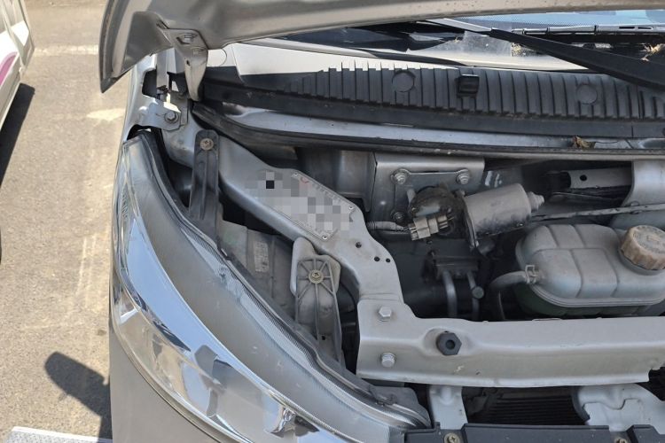 Used Wuling EV50 2021 Van Logistics Vehicle Lishen 41.6kWh Tongyu Electric Control System Engine Bay Right