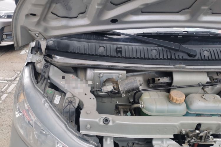 Used Wuling EV50 2021 Van Logistics Vehicle Lishen 41.6kWh Tongyu Electric Control System Engine Bay Right
