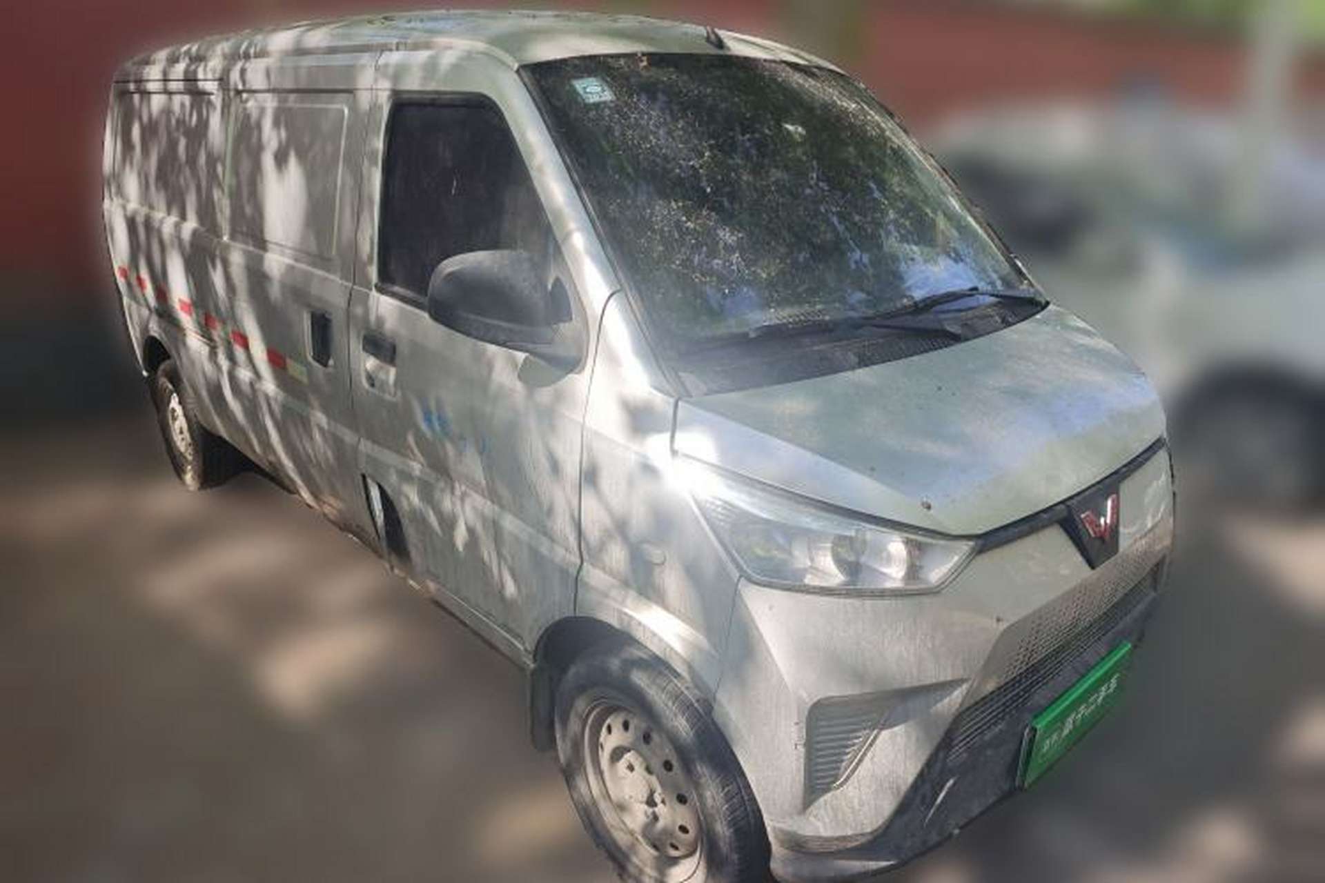 Used Wuling EV50 2021 Van Logistics Vehicle Lishen 41.6 kWh Electric Control System Front Right 45 Deg