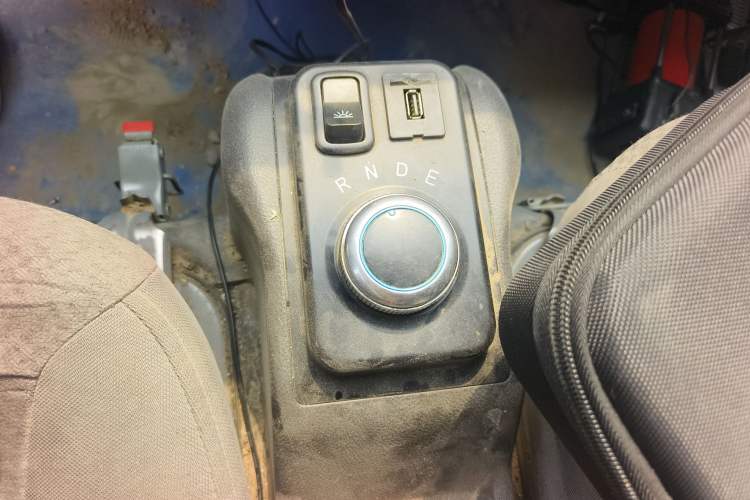 Used Wuling EV50 2021 Van Logistics Vehicle - Huishitong Ningde 41.86 kWh Inovance 2nd-Generation Electric Control System Gear Lever