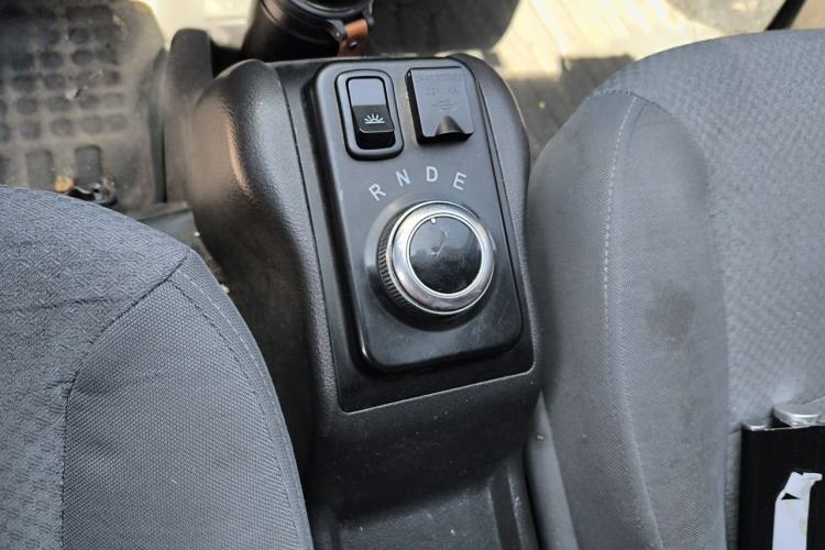 Used Wuling EV50 2021 Van Logistics Vehicle - Huishitong Ningde 41.86 kWh Inovance 2nd-Generation Electric Control System Gear Lever
