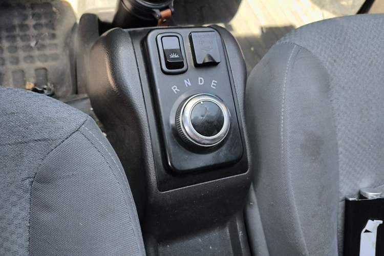 Used Wuling EV50 2021 Van Logistics Vehicle Lishen 41.6kWh Tongyu Electric Control System Gear Lever