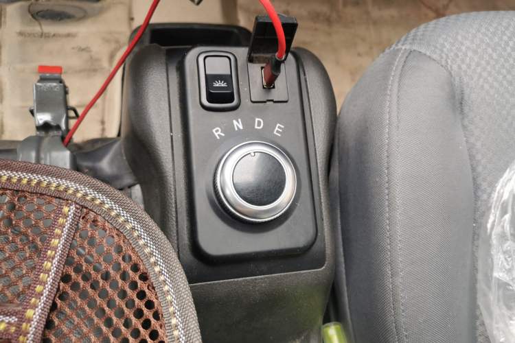 Used Wuling EV50 2021 Van Logistics Vehicle Lishen 41.6kWh Tongyu Electric Control System Gear Lever