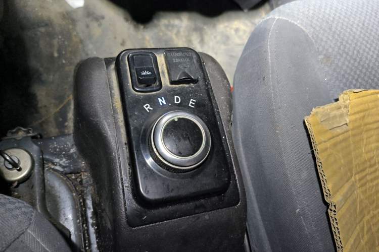 Used Wuling EV50 2021 Van Logistics Vehicle Lishen 41.6kWh Tongyu Electric Control System Gear Lever