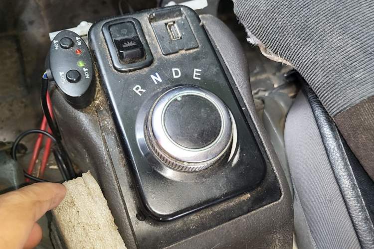 Used Wuling EV50 2021 Van Logistics Vehicle Lishen 41.6 kWh Electric Control System Gear Lever