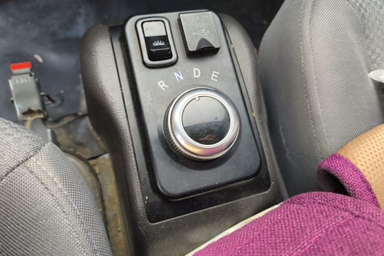Used Wuling EV50 2021 Van Logistics Vehicle - Huishitong Penghui 43.2kWh Inovance 2nd-Generation Electric Control System Gear Lever