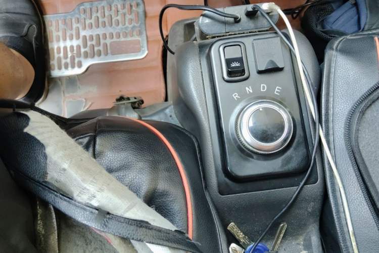 Used Wuling EV50 2021 Van Logistics Vehicle - Huishitong Penghui 43.2kWh Inovance 2nd-Generation Electric Control System Gear Lever