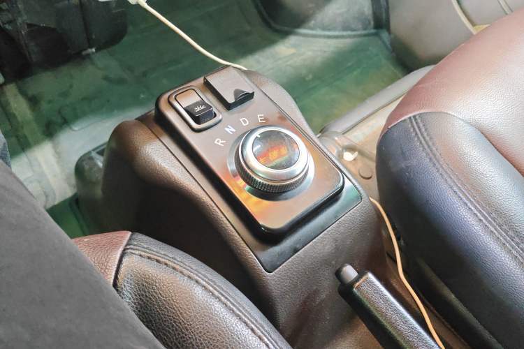 Used Wuling EV50 2021 Van Logistics Vehicle - Huishitong Penghui 43.2kWh Inovance 2nd-Generation Electric Control System Gear Lever