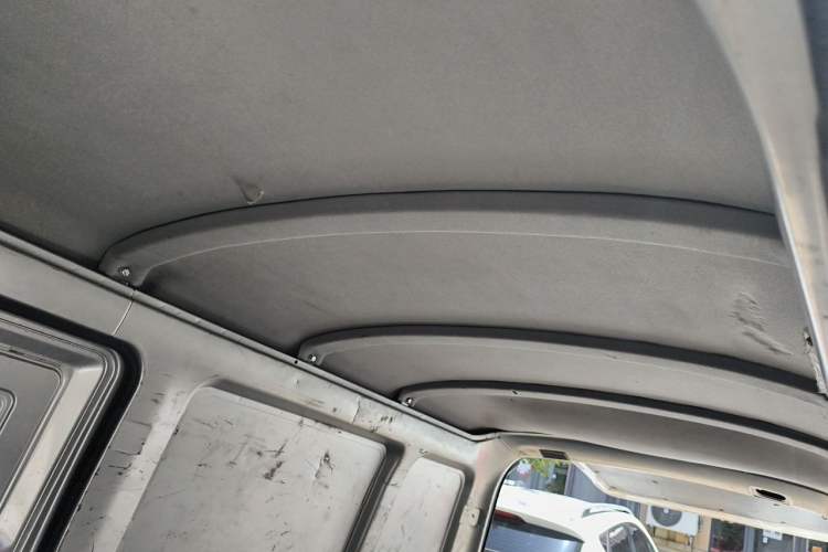 Used Wuling EV50 2021 Van Logistics Vehicle Lishen 41.6kWh Tongyu Electric Control System Headliner