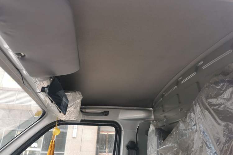 Used Wuling EV50 2021 Van Logistics Vehicle Lishen 41.6kWh Tongyu Electric Control System Headliner
