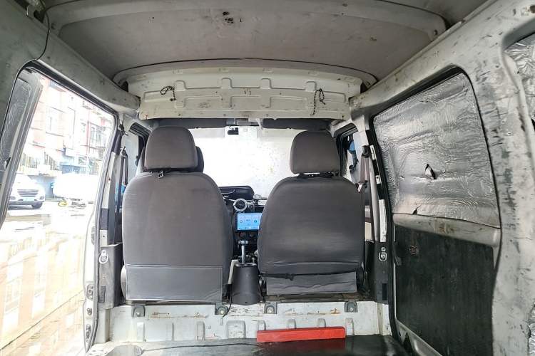 Used Wuling EV50 2021 Van Logistics Vehicle Lishen 41.6 kWh Electric Control System Headliner