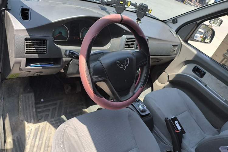 Used Wuling EV50 2021 Van Logistics Vehicle - Huishitong Ningde 41.86 kWh Inovance 2nd-Generation Electric Control System Interior 2