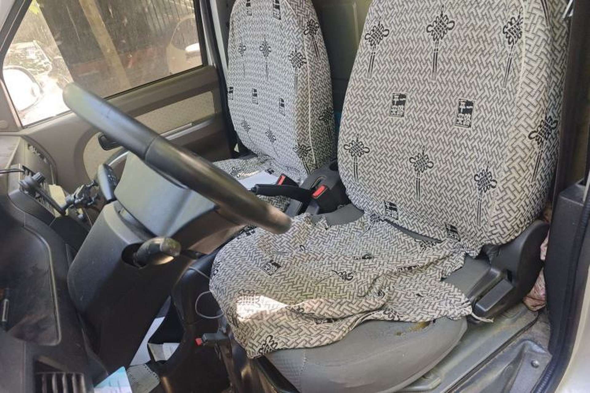 Used Wuling EV50 2021 Van Logistics Vehicle Lishen 41.6 kWh Electric Control System Left Front Seat