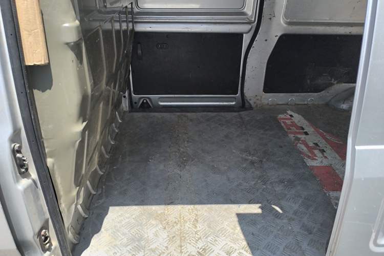 Used Wuling EV50 2021 Van Logistics Vehicle Lishen 41.6kWh Tongyu Electric Control System Left Rear Seat