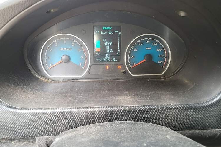 Used Wuling EV50 2021 Van Logistics Vehicle Lishen 41.6 kWh Electric Control System Odometer Close Up