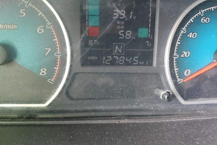 Used Wuling EV50 2021 Van Logistics Vehicle - Huishitong Penghui 43.2kWh Inovance 2nd-Generation Electric Control System Odometer Close Up