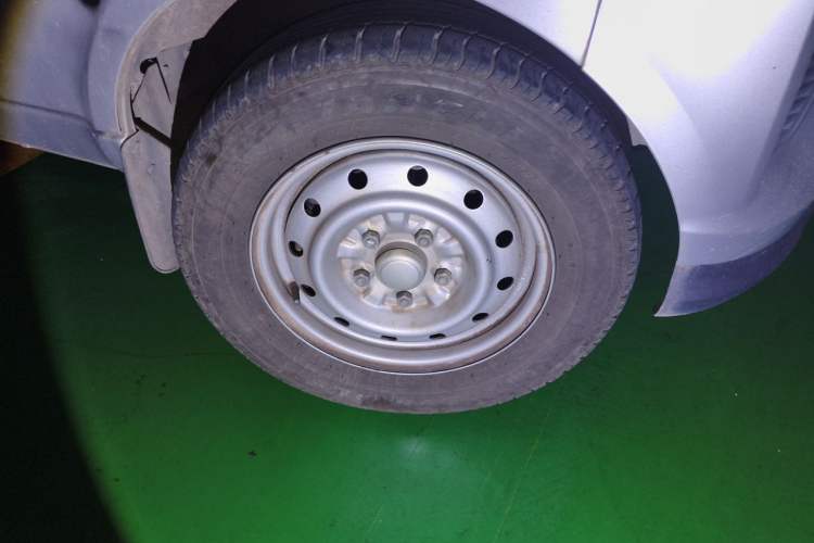 Used Wuling EV50 2021 Van Logistics Vehicle - Huishitong Ningde 41.86 kWh Inovance 2nd-Generation Electric Control System Right Front Wheel Hub