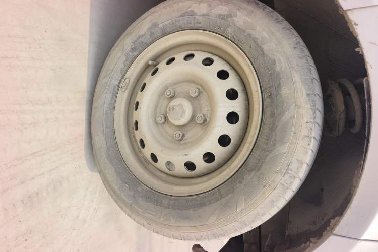 Used Wuling EV50 2021 Van Logistics Vehicle - Huishitong Ningde 41.86 kWh Inovance 2nd-Generation Electric Control System Right Front Wheel Hub