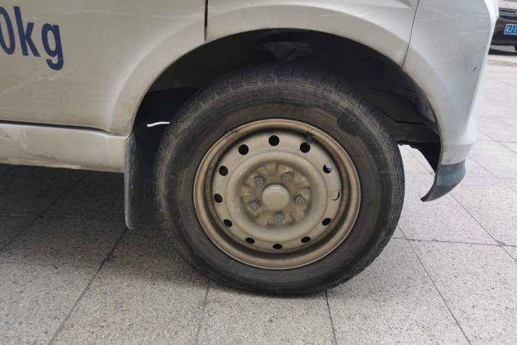 Used Wuling EV50 2021 Van Logistics Vehicle Lishen 41.6kWh Tongyu Electric Control System Right Front Wheel Hub