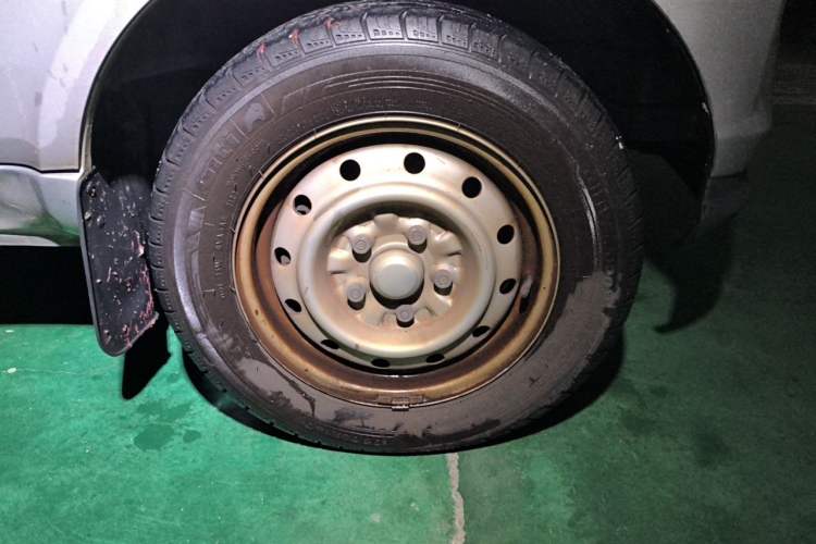 Used Wuling EV50 2021 Van Logistics Vehicle Lishen 41.6kWh Tongyu Electric Control System Right Front Wheel Hub
