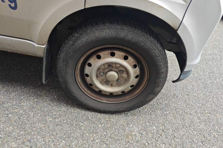 Used Wuling EV50 2021 Van Logistics Vehicle - Huishitong Ningde 41.86 kWh Inovance 2nd-Generation Electric Control System Right Front Wheel Hub