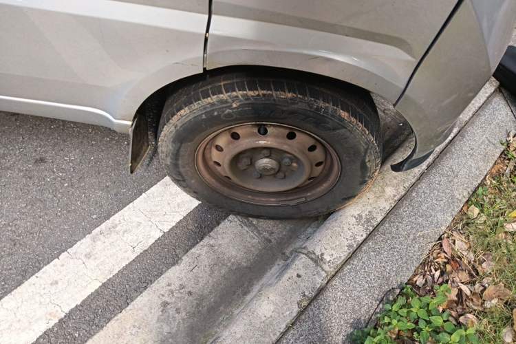 Used Wuling EV50 2021 Box-Type Logistics Vehicle Bocreat Ningde 41.86 kWh Liugong Electric Control System Right Front Wheel Hub