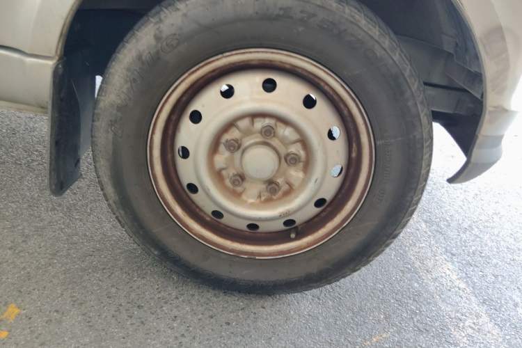 Used Wuling EV50 2021 Van Logistics Vehicle - Huishitong Penghui 43.2kWh Inovance 2nd-Generation Electric Control System Right Front Wheel Hub