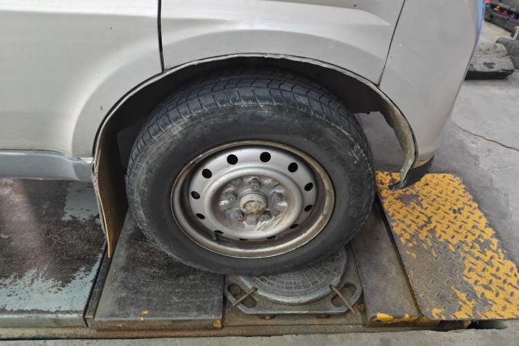 Used Wuling EV50 2021 Van Logistics Vehicle - Huishitong Penghui 43.2kWh Inovance 2nd-Generation Electric Control System Right Front Wheel Hub