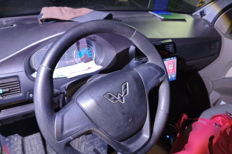 Used Wuling EV50 2021 Van Logistics Vehicle - Huishitong Ningde 41.86 kWh Inovance 2nd-Generation Electric Control System Steering Wheel