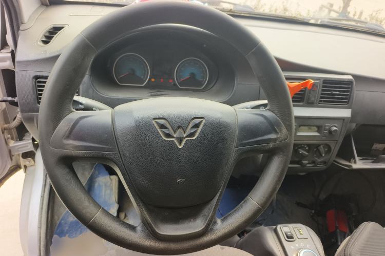 Used Wuling EV50 2021 Van Logistics Vehicle - Huishitong Ningde 41.86 kWh Inovance 2nd-Generation Electric Control System Steering Wheel