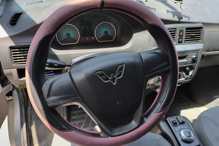 Used Wuling EV50 2021 Van Logistics Vehicle - Huishitong Ningde 41.86 kWh Inovance 2nd-Generation Electric Control System Steering Wheel