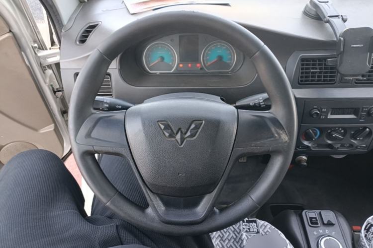 Used Wuling EV50 2021 Van Logistics Vehicle - Huishitong Ningde 41.86 kWh Inovance 2nd-Generation Electric Control System Steering Wheel