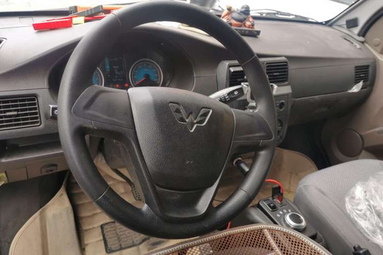 Used Wuling EV50 2021 Van Logistics Vehicle Lishen 41.6kWh Tongyu Electric Control System Steering Wheel