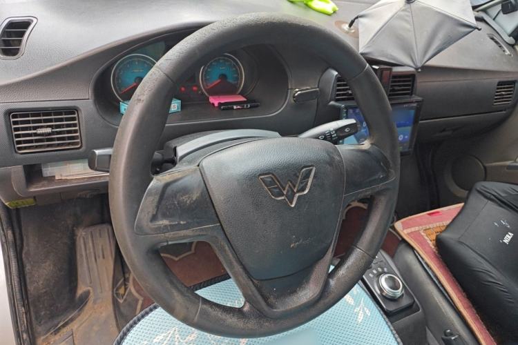 Used Wuling EV50 2021 Van Logistics Vehicle - Huishitong Ningde 41.86 kWh Inovance 2nd-Generation Electric Control System Steering Wheel