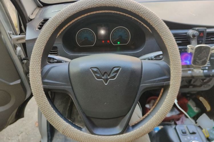 Used Wuling EV50 2021 Van Logistics Vehicle - Huishitong Ningde 41.86 kWh Inovance 2nd-Generation Electric Control System Steering Wheel
