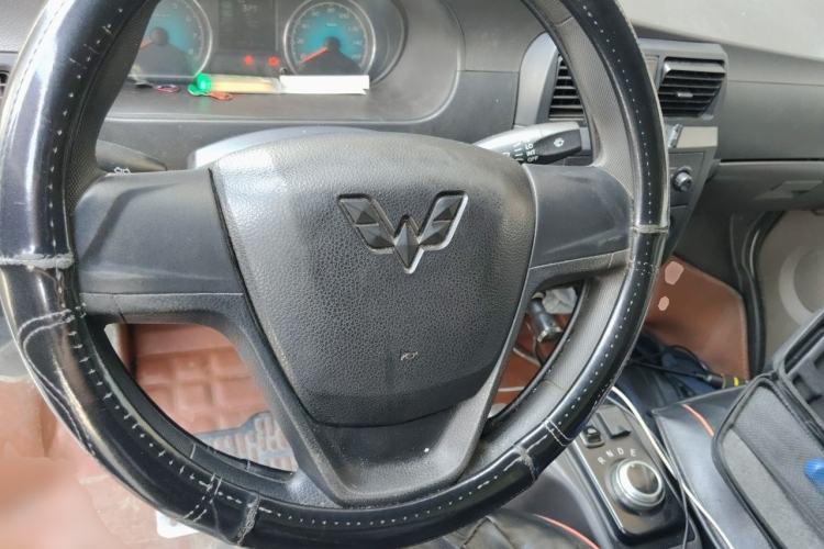 Used Wuling EV50 2021 Van Logistics Vehicle - Huishitong Penghui 43.2kWh Inovance 2nd-Generation Electric Control System Steering Wheel