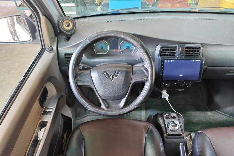 Used Wuling EV50 2021 Van Logistics Vehicle - Huishitong Penghui 43.2kWh Inovance 2nd-Generation Electric Control System Steering Wheel