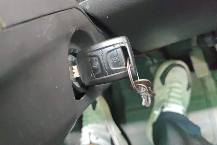 Used Wuling EV50 2021 Van Logistics Vehicle - Huishitong Penghui 43.2kWh Inovance 2nd-Generation Electric Control System Vehicle Key