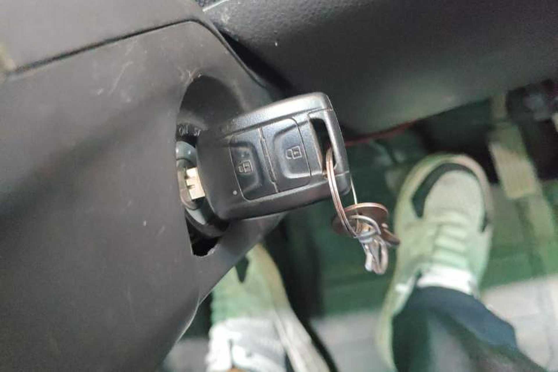 Used Wuling EV50 2021 Van Logistics Vehicle - Huishitong Penghui 43.2kWh Inovance 2nd-Generation Electric Control System Vehicle Key