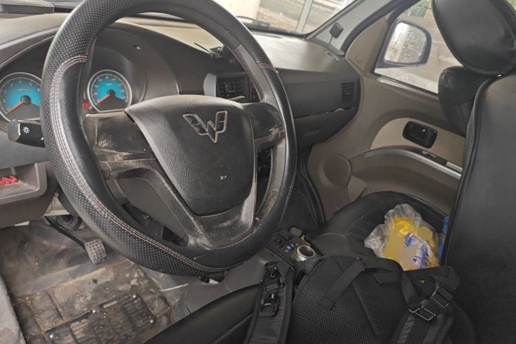 Used Wuling EV50 2021 Van Logistics Vehicle Lishen 41.6 kWh Electric Control System Center Console