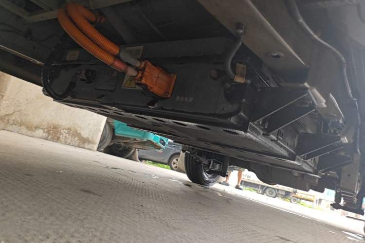 Used Wuling EV50 2021 Van Logistics Vehicle Lishen 41.6 kWh Electric Control System Chassis Front Left