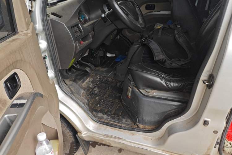 Used Wuling EV50 2021 Van Logistics Vehicle Lishen 41.6 kWh Electric Control System Driver Seat