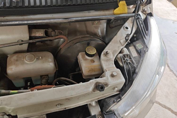 Used Wuling EV50 2021 Van Logistics Vehicle Lishen 41.6 kWh Electric Control System Engine Bay Left