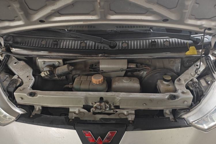 Used Wuling EV50 2021 Van Logistics Vehicle Lishen 41.6 kWh Electric Control System Engine Bay