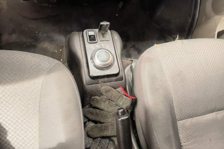 Used Wuling EV50 2021 Van Logistics Vehicle - Huishitong Penghui 43.2 kWh Li-Ion Electric Control System Gear Lever