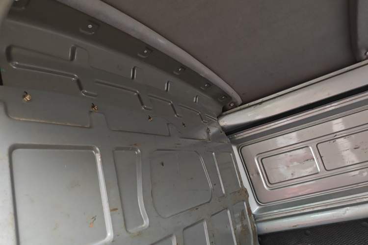 Used Wuling EV50 2021 Van Logistics Vehicle Lishen 41.6 kWh Electric Control System Headliner