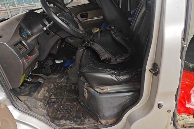 Used Wuling EV50 2021 Van Logistics Vehicle Lishen 41.6 kWh Electric Control System Left Front Seat