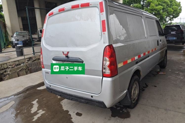 Used Wuling EV50 2021 Van Logistics Vehicle Lishen 41.6 kWh Electric Control System Rear Right 45 Deg