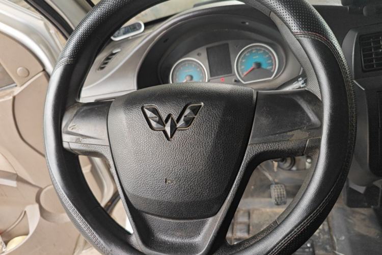 Used Wuling EV50 2021 Van Logistics Vehicle Lishen 41.6 kWh Electric Control System Steering Wheel
